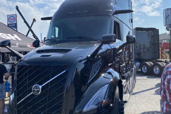 Volvo VNL 860 Edge - Black